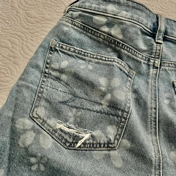American Eagle Outfitters Distressed Denim Shorts Size 4 - Picture 8 of 16